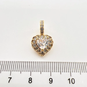 Size measurement of sparkling heart pendant with pavé cubic zirconia in gold plating