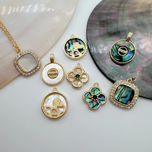 Colgante DIY de Latón Chapado en Oro de 18K Concha Natural Nácar Abulón Zirconia Caballo de Madera Flor Accesorio para Fabricación de Joyería