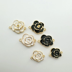 Pendentifs camélia dorés 18K avec émail et cristaux pour la création de bijoux DIY