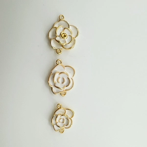 Connecteurs camélia émail blanc plaqués or 18K en trois tailles pour bijoux DIY