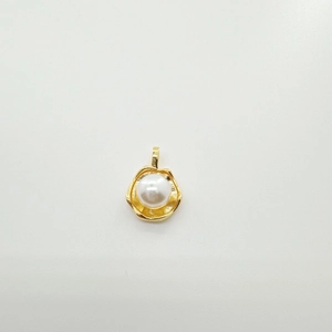 Detail of 18K gold plated flower tray pendant with a single round white pearl