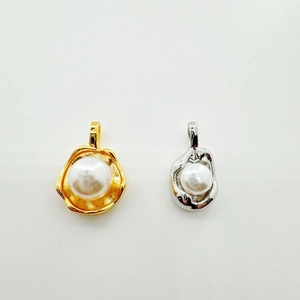 Exquisite pearl flower pendant in 18K gold and silver plating with liquid metal design