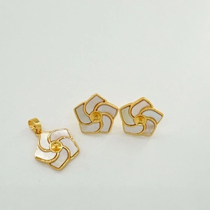Set gioielli girandola in argento 925 con orecchini a fiore dorati e ciondolo coordinato