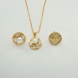 Golden 925 silver needle jewelry set with clover shell inlay and pearl accents