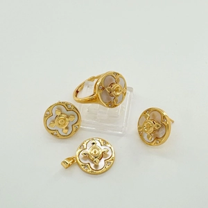 Elegant gold 925 silver jewelry set with white floral clover pendants and crystals