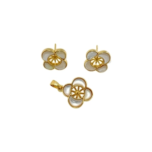 Gold-plated four-leaf clover jewelry set with mother of pearl inlays and pendant