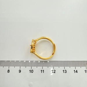 Dettaglio montatura per anello a girasole placcata oro 18K con zirconi incastonati