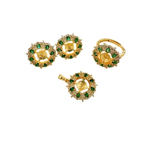 Set di montature per gioielli a fiore dorato con pietre verdi per orecchini e anelli