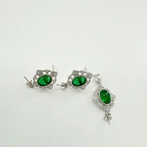 Detail of vintage emerald zircon and pearl jewelry set with S925 silver studs