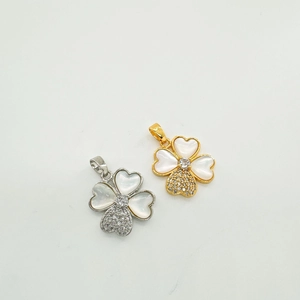 Pendentifs trèfle en or 18 carats et argent avec nacre blanche et zircons brillants