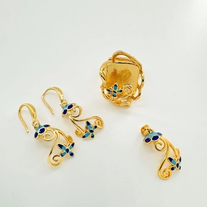 18K vergulde sieradenset met blauwe emaille vlinder oorbellen, ring en hanger voor dames