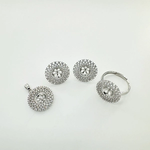 Elegant 18K gold plated jewelry set with snowflake pearl settings for women