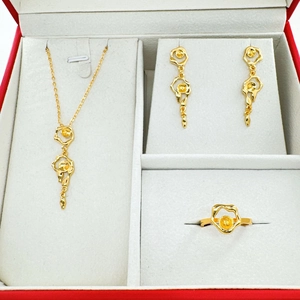 18K vergulde onregelmatige bloemen sieradenset met ketting oorbellen en ring in een rode doos