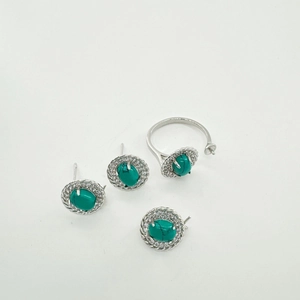 Set di gioielli vintage in argento con anello aperto e orecchini a perno con turchese