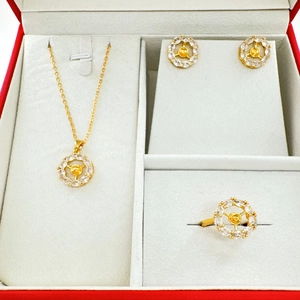 Elegant 18K gold-plated geometric jewelry set with necklace, earrings and ring in a red gift box