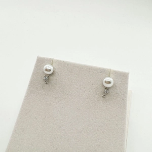 Elegante 18K vergulde hartvormige parel oorknopjes met s925 zilveren pinnen voor dames