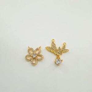 Pendentifs Papillon et Fleur en Cuivre Plaqué Or Avec Zirconia pour la Création de Bijoux DIY Colliers Bracelets Accessoires