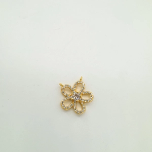 Pendentif fleur plaqué or 18K avec zircons blancs et doubles anneaux de lien