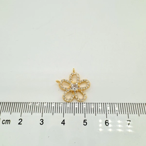Pendentif fleur à 5 pétales plaqué or 18 carats avec zircons et bélière intégrée