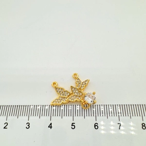 Pendentif connecteur fleur papillon plaqué or 18K avec zircone blanche et doubles boucles