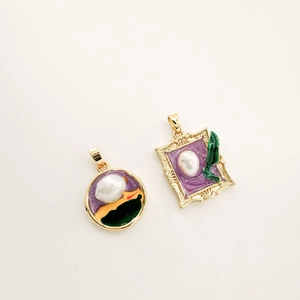 Handgefertigte 18K vergoldete Emaille-Anhänger mit Naturperlen im Vintage-Ölgemälde-Stil