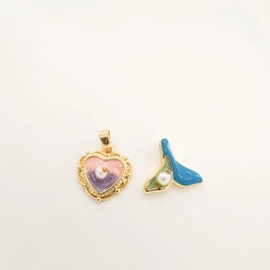 Pendentifs cœur et sirène en plaqué or 18K avec émail coloré et perles naturelles