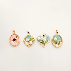 Pendentif en Cuivre Émaillé Plaqué Or 18K Vintage Fait Main Design Fleur Cœur Tulipe Apprêts de Bijoux DIY Fausse Künstliche Perle Pierre Précieuse