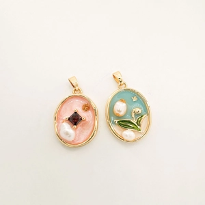 Pendentifs ovales vintage en émail plaqué or 18K avec motifs floraux et perles