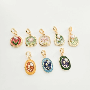 Pendentif Fleur en Émail Cuivre Plaqué Or 18K Rétro Français Avec Künstliche Perle Naturelle Pour Bijoux DIY Pendentif Uniquement