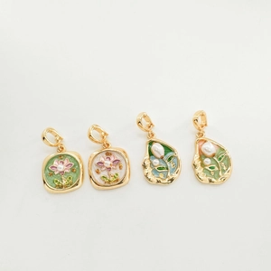 Pendentifs à fleurs en émail plaqué or 18K avec perles pour bijoux DIY
