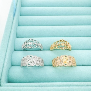 18k gold plated vintage lace rings set with crown design in a blue velvet box