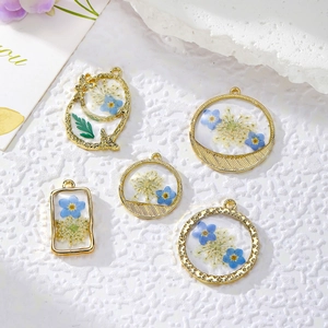 Pendentifs en Résine de Fleurs de Myosotis Séchées Naturelles Cadre en Alliage Breloques Florales pour Fabrication de Bijoux DIY