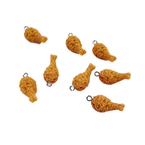 Set di 8 mini ciondoli realistici a coscia di pollo fritto per gioielli fai da te