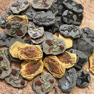 Dinosaurier-Fossilien-Anhänger aus Harz mit Fischgräten- und Flugsaurier-Formen für DIY