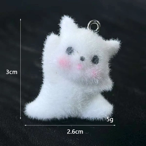 Ciondolo gatto floccato bianco 3cm con dimensioni 3x2,6cm e dettaglio anello metallo