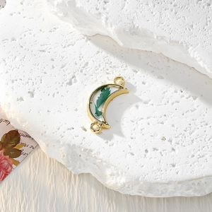 Pendentif lune dorée en alliage avec feuille séchée pour création de bijoux DIY