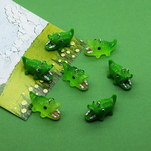 Lichtgevende groene krokodil hangers van hars voor DIY sieraden en sleutelhangers