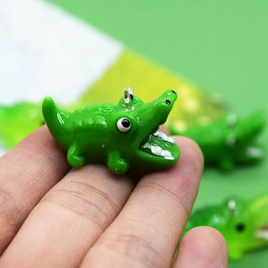 Handheld groene lichtgevende krokodil hanger van hars voor DIY sieraden en sleutelhangers