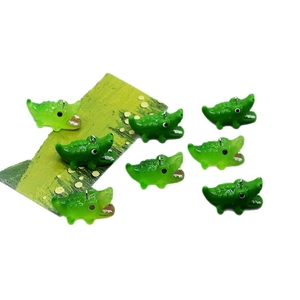 Lichtgevende krokodillenhangers van hars voor DIY-sieraden in een set van 8 stuks