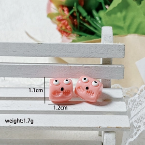 Dettaglio di perline mostro rosa in acrilico con dimensioni 1,1 cm x 1,2 cm per gioielli fai-da-te