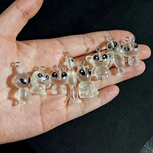 Set di 8 ciondoli alieni UFO in resina con anelli per gioielli e portachiavi DIY