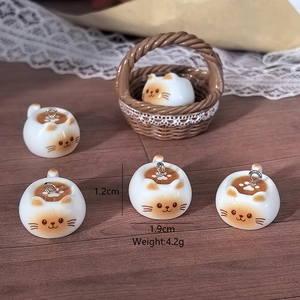 Miniatur-Katzenanhänger aus Harz für DIY-Schmuck, 1,9x1,2 cm groß mit Katzen-Design