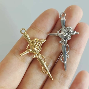 Pendentif croix épée et rose en alliage rétro doré et argenté pour bijoux créatifs DIY