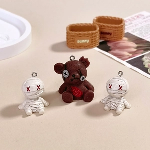 Halloween-Harzanhänger als Mumie und Bär mit Metallringen für DIY-Schmuck