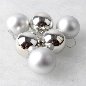 Set of 6 silver Christmas ornaments featuring glossy and matte finishes on white felt