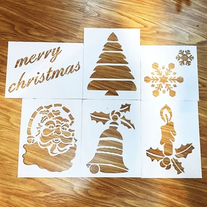 Detailansicht des 6-teiligen Weihnachts-Schablonen-Sets mit Baum- und Schneeflockendesigns