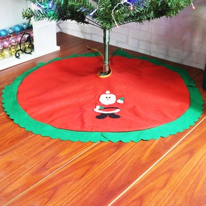 Classic 90cm red Christmas tree skirt with green wavy trim and Santa Claus felt applique