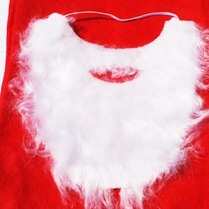 Gros plan sur la barbe blanche du Père Noël en fausse fourrure avec bande élastique