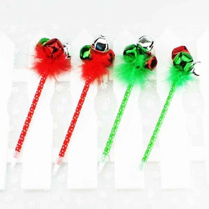 Stylos de Noël avec plumes moelleuses et design festif à pois rouges et verts élégants