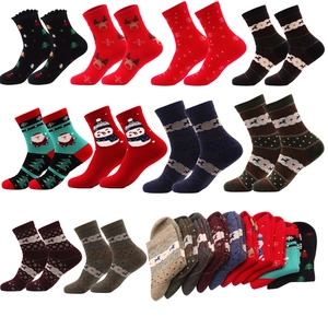 Détails de chaussettes de Noël en coton avec motifs de Père Noël, rennes et bonhommes